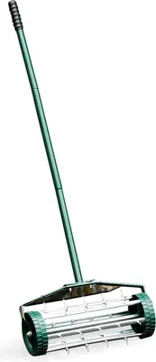 Produktbild von GOPLUS Handvertikutierer, Rasenlüfter mit 3cm Nägeln & breitem Schutzschild, Bodenbelüfter Manueller Aerifizierer für Garten, Hof, Terrasse, 46 x 23 x 127 cm