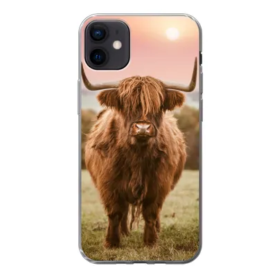 Produktbild von MuchoWow® Handyhülle Schutzhülle Hülle für iPhone 12 mini Schottischer Highlander - Sonne - Himmel Silikon Softcase Handy Hülle - Bild