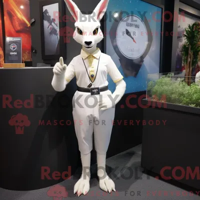 Obrázok produktu pre Maskot spoločnosti REDBROKOLY je biely klokan oblečený v sukni a s náramkovými hodinkami