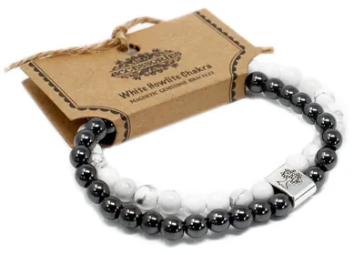 Produktbild von Armband mit magnetischen Edelsteinen – Chakra-Armband, Howlith, weiß