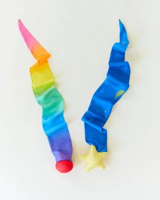 Immagine prodotto di Sarah's Silks Giocattolo arcobaleno: palla da lancio a forma di cometa per bambini