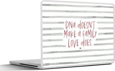 Produktbild von MuchoWow® Laptop Aufkleber Sticker Cover Familie - Zitate - Nicht die DNA macht eine Familie, sondern die Liebe - Sprichwörter 31x22.5 cm - Laptop-Deko