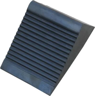 Produktbild von Unterlegkeil für Anhänger | 12,5cm x 7,5cm x 6cm Gummi Bremskeile für Wohnwagen | Auto Stützen | Farbe schwarz | PKW Hänger | Radstopper | Stop Block | 1 Stück Hemmschuhe | Anhängerkeil