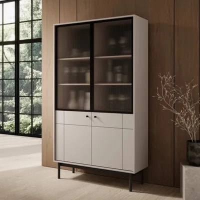 Produktbild von Vitrine Sora 185 cm in Cashmere mit schwarzen Metallfüßen