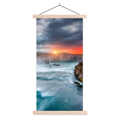Produktbild von MuchoWow® Textilposter Wasserfall - Sonnenuntergang - Natur - Wasser 60x120 cm mit holzfarbenen Rahmen - Holz