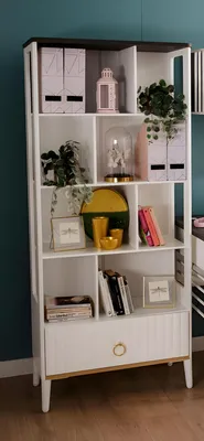 Immagine prodotto di Elegante libreria in legno bianco in stile moderno