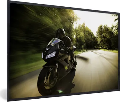 Produktbild von MuchoWow® Gerahmtes Poster Sportliches Motorrad im Sonnenschein 90x60 cm - Poster mit Schwarzem Bilderrahmen Wandposter Rahmen Foto Bilder - Fotorahmen - Foto-Plakat
