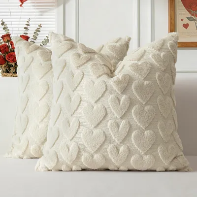 2er-Set herzförmige Plüsch-Kissenbezüge, 50x50 cm, beige
