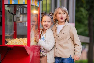 Produktbild von Popcorntüte 100 Stück für 55 g / 1,4 Liter Motiv Lausbub Popcorn Recyclebare Polybeutel im nostalgischen Design