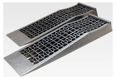 Produktbild von 2 Stück flache Kunststoff-Auffahrrampen für PKW, Wohnmobile, Wohnwagen 3000kg