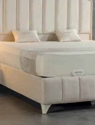 Produktbild von Schlafzimmer Set Beige Metall Bett Luxus 2x Nachttische Elegantes 3tlg