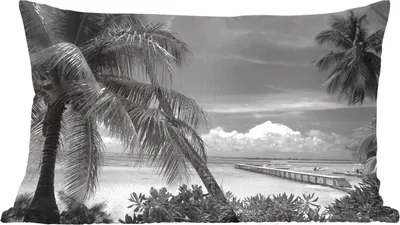 Produktbild von MuchoWow® Zierkissen Sofakissen Wohnzimmer Dekokissen 50x30 cm Der Pier auf der anderen Seite des Meeres auf der Insel Mo'orea in schwarz-weiß - Wohnzimmerdekoration - Polster mit Photo