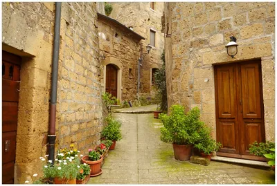 Produktbild von Wallario Premium Glasbild, freischwebende Optik, kräftige Farben, Größe 90 x 60 cm Motiv Weg durch die Altstadt - Toskana in Italien