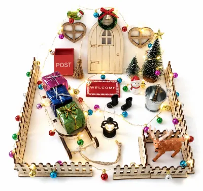 Wichteltür-Set, 36-tlg., mit Rentier, Schneemann & Lichterkette