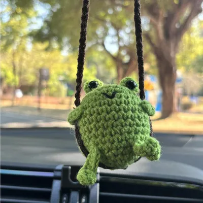 Produktbild von Gehäkelter Frosch Anhänger für Autospiegel Handgestrickt 25 cm