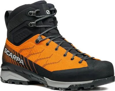 Zustiegsschuh "Mescalito TRK Planet GTX" von Scarpa in Orange und Schwarz; mit Schnürung und robustem Design.
