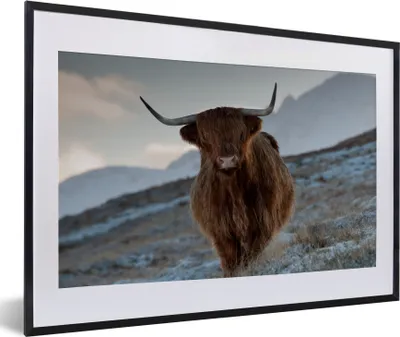 Produktbild von MuchoWow® Gerahmtes Poster Schottischer Hochländer - Landschaft - Schottland 60x40 cm - Poster mit Schwarzem Bilderrahmen Wandposter Rahmen Foto Bilder - Schlafzimmer - Plakat in Rahmen - Drucken