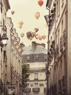 Produktbild von Flying Over Paris Kunstdruck Irene Suchocki + Original tesa Powerstrips« (1 Pack/20 Stk.)