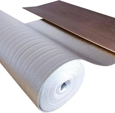 Zdjęcie produktu dla Mata akustyczna do podłóg drewnianych - 25 m², pianka PE z folią aluminiową jako barierą parową - grubość 2 mm - idealna pod podłogi laminowane i parkietowe