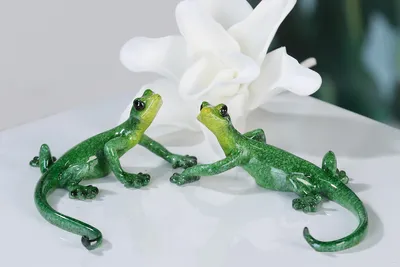 Produktbild von Gilde Figur, Gecko, "Charly", Kunstharz, grün, L. 11 cm, B. 18 cm, H. 6 cm 79527 4001250795278 2 Stück (2-fach sortiert)