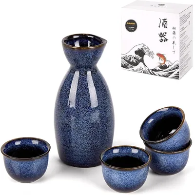 Productafbeelding van Japanse sake-set, 5-delig, donkerblauw porselein: 1 fles, 4 bekers, cadeauverpakking