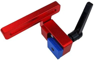 Imagen del producto de Guía de corte angular de aluminio con diseño ergonómico. Incorpora sistema de fijación por ranura en T. Ideal para trabajos de carpintería. Resistente al desgaste. Fabricado con materiales duraderos. Incorpora tope de corte oculto