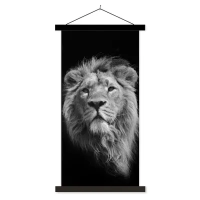 Produktbild von MuchoWow® Textilposter Löwe - Porträt - Schwarz - Weiß 90x180 cm mit schwarzem Rahmen - Dekoration Wohnzimmer