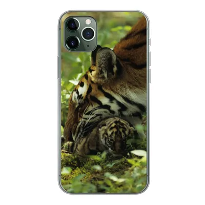 Produktbild von MuchoWow® Handyhülle Schutzhülle Hülle für iPhone 11 Pro Max Tiger - Pflanzen - Jungtier Silikon Softcase Handy Hülle - Schutz