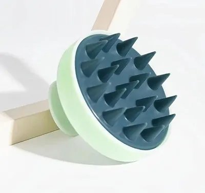 Imagen del producto de Cepillo de masaje para el cabello con silicona, herramienta de cuidado capilar resistente al agua con cabezal suave, color verde, 1 unidad