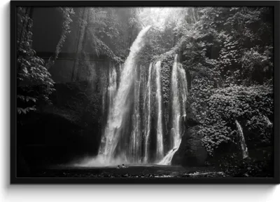 Produktbild von MuchoWow® MuchoWow® Gerahmtes Poster Indonesien - Wasserfall - Schwarz - Weiß 90x60 cm - Poster mit zchwarzem Bilderrahmen - Fotorahmen - Foto-Plakat