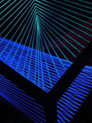 Produktbild von PSYWORK Schwarzlicht 3D StringArt Würfel "Verwunden", 40cm