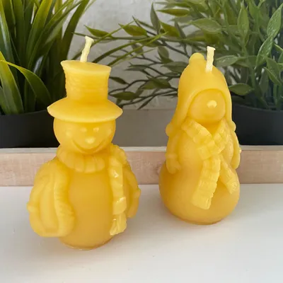 Produktbild von Bienenwachskerze Schneemann 2er Set 8 cm zwei verschiedene Figuren ungefärbtes Bienenwachs