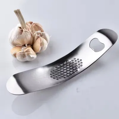 Produktbild von Knoblauchpresse aus Edelstahl - Knoblauchpresse - Edelstahl - Knoblauchpresse - Knoblauchzerkleinerer - Leicht zu reinigen - Mit Flaschenöffner - Küchenwerkzeug - Küchenzubehör - CHPN