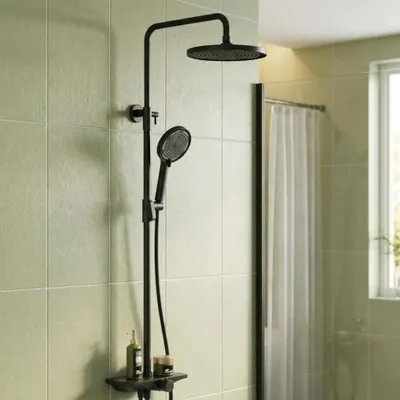 Produktbild von Duschsystem mit Stange - Runder Regenduschkopf - Höhenverstellbar - Handbrause 3+1 Strahlarten - Ablage - Auslaufsicherer Schlauch - Edelstahl - Schwarz