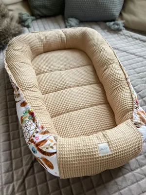 Produktbild von Waffelpique Waffelpique TAUPE Braun/ Trumfänger BOHO Babynestchen Unterlage SOLO Babynest Wicleklunterlage Reisebett Babydecke Babyausstattung
