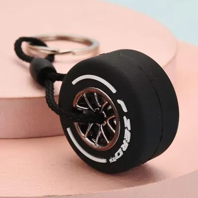 Produktbild von CHPN – Schlüsselanhänger – Autoreifen – Formel-1-Fan – Renn-Schlüsselanhänger – Rennreifen – weicher Reifen – F1-Schlüsselanhänger – P-Zero – Weiß – Schlüsselanhänger – Rennen – Geschenk – Rennsportbegeisterte – Formel 1