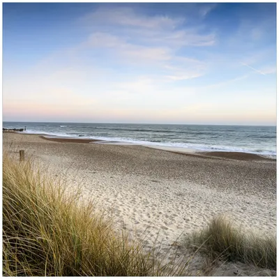 Produktbild von Wallario Möbeldesign / Aufkleber, geeignet für Ikea Lack Tisch - Strandspaziergang im Urlaub an der Ostsee in 55 x 55 cm