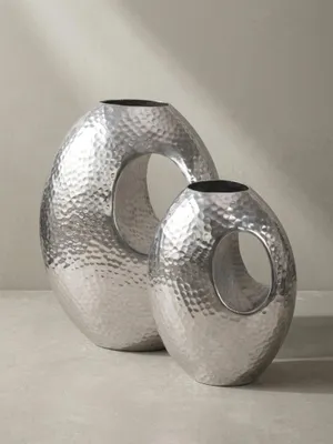 Produktbild von Deko Vase 2er Set Aluminium Silber mit Tragegriff Blumenvase Modern, Hammerschlag Dekovase 2-teilig für Blumen, Alu Tischvase Handgefertigt