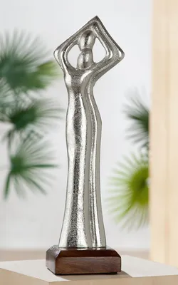 Produktbild von Gilde Alu Figura Zueinander Mangoholz silberfarben L = 8 x B = 9 x H = 30,5 cm