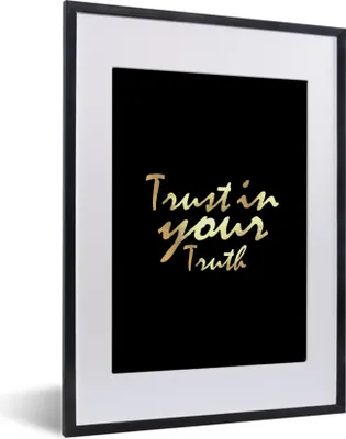 Produktbild von MuchoWow® Gerahmtes Poster Zitat - Wahrheit - Gold - Schwarz 30x40 cm - Poster mit Schwarzem Bilderrahmen Wandposter Rahmen Foto Bilder - Wandposter Schlafzimmer