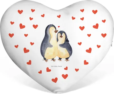 Produktbild von Mr. & Mrs. Panda Dekokissen Pinguin umarmen - Weiß - Geschenk, Verknallt, Valentinstags Kissen, Herz, Hochzeitsgeschenk, Liebe, Umarmung Verliebt, Kuschelkissen, Hochzeit