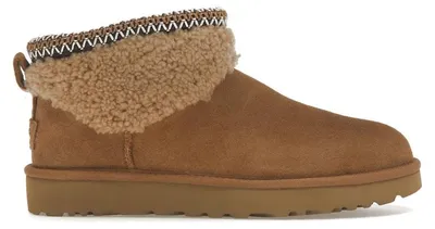 Imagen del producto de Bota UGG Classic Ultra Mini Maxi Curly, color Castaño (para mujer) - Talla EU 42