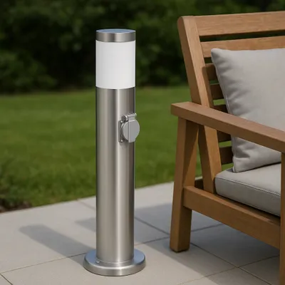 Produktbild von MasterLED Gartenleuchte LED Manila 65cm - E27 Silber - Pollerleuchte mit Steckdose - Außenbeleuchtung für Garten - Wege