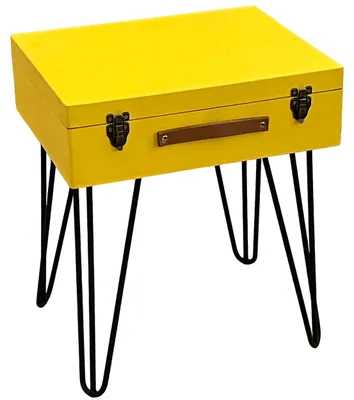 Immagine prodotto di Tavolino da salotto in legno con gambe in metallo vintage giallo.