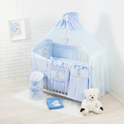 Produktbild von Babybettwäsche Komplettset 16 Teilig ohne Bett für Bettchen in Größe 70x140 aus 100% Baumwolle bestickt mit einem Teddybär mit Herz inkl. Moskitonetz Blau
