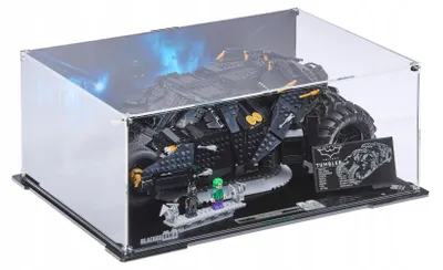 Produktbild von Blacked Brick Vitrine mit bedruckter Rückwand für LEGO® 76240 DC Super Heroes – Batmobile™ Tumbler