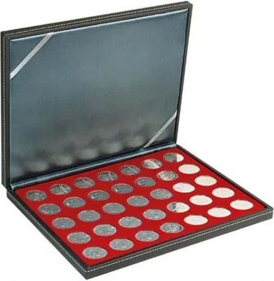 Produktbild von Lindner 2364-2711E Münzkassette NERA M mit dunkelroter Münzeinlage mit 35 runden Vertiefungen für Münzen mit Ø 32,5 mm, z.B. für deutsche 20 Euro- bzw. 10 Euro-Silbermünzen