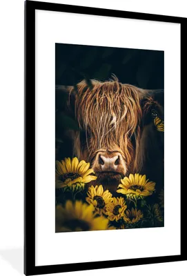 Produktbild von MuchoWow® Gerahmtes Poster Schottische Highlander - Blumen - Kuh - Botanisch - Tiere 60x90 cm - Poster mit Schwarzem Bilderrahmen Wandposter Rahmen Foto Bilder - Dekoration - Wandposter Wohnzimmer - Hochwertig