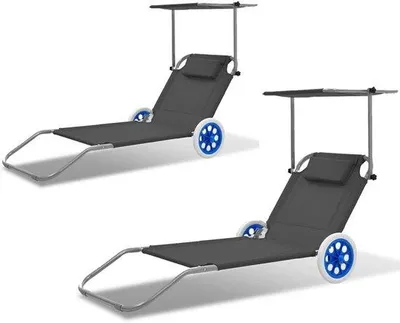 Image de Chaise longue pliante noire avec parasol de plage.