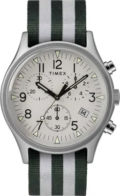 Produktbild von Timex Herrenuhr, Modell TW2R81300D7. Uhr de Metall, zweifarbiges Armband und Dial in Grau. Chronographenuhr für Männer. WR 30 Meter.